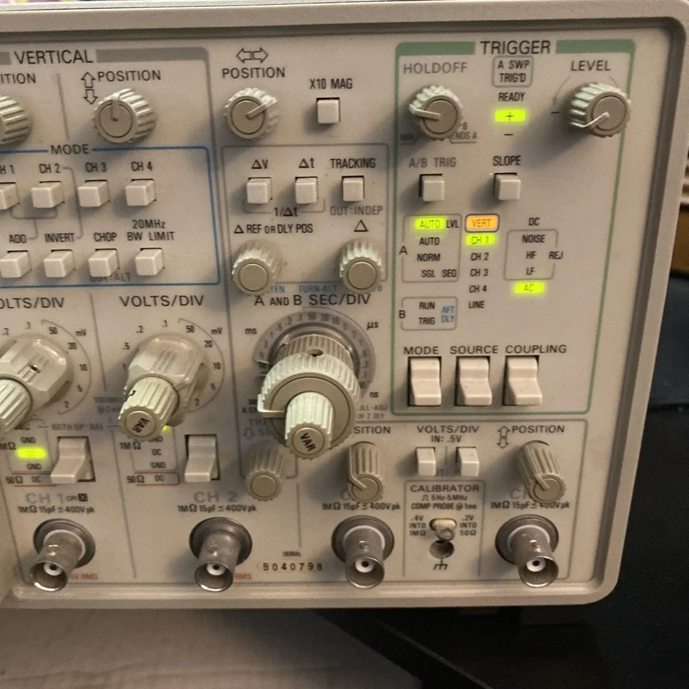 Tektronix 2465 300 MHz Oscilloscope - See Photos Works